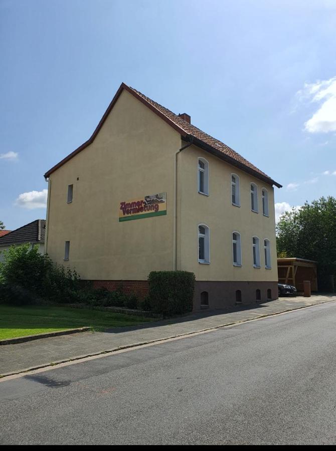 ホテル Zimmervermietung Lannik ヒルデスハイム エクステリア 写真